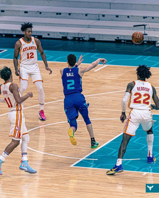 九游电脑版-22+12+11！三球成NBA历史最年轻三双先生 天赋尽显